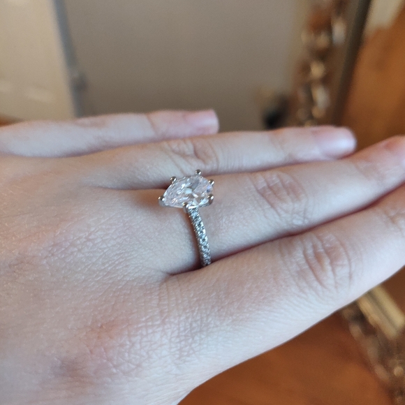 Pear shaped solitaire ring - Picture 4 of 4